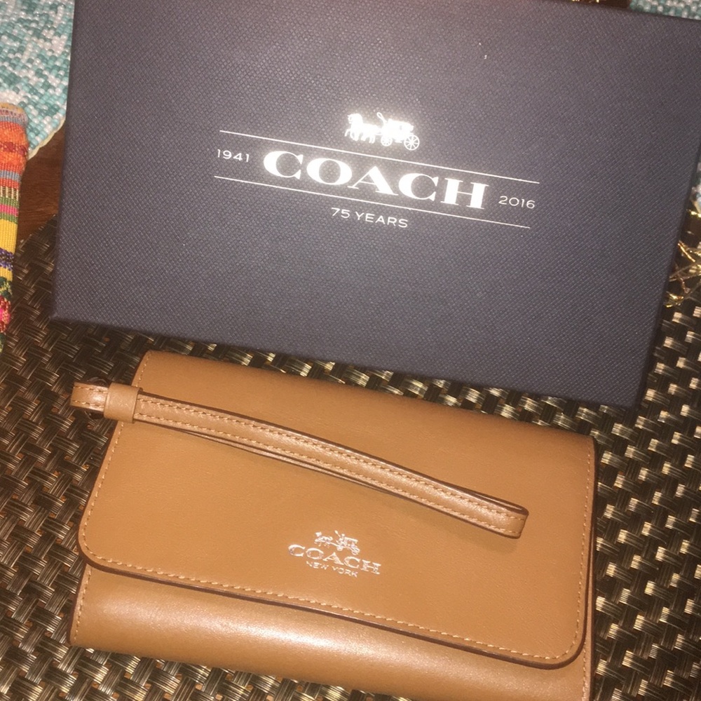 MOVING SALE! Coach Leather Wristlet